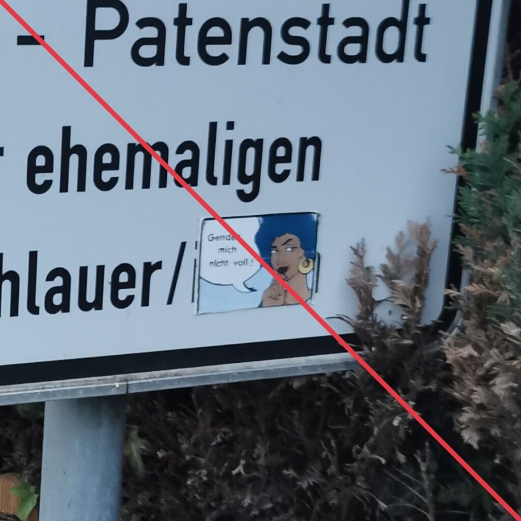 Aufkleber mit Aufschrift "Gender mich nicht voll" auf einem Schild. Der Aufkleber überdeckt das "innen" von "Wehlauer/innen".